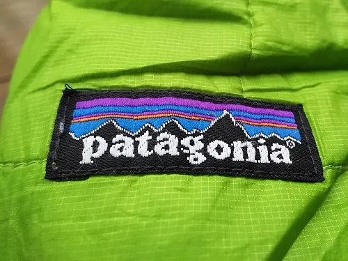 ジャケットのpatagoniaロゴ