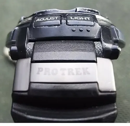 カシオ　プロトレックPRW-2500-1JFの腕時計を横から見た画像