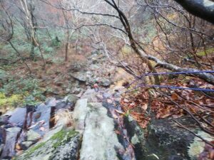 右俣20m滝懸垂下降準備